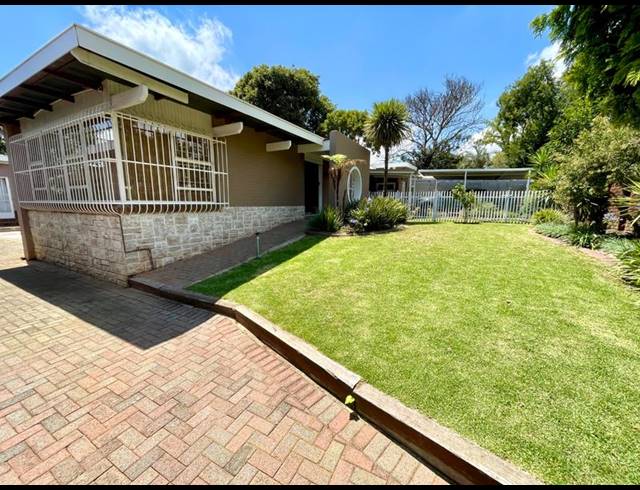 5 BEDROOM HOUSE FOR SALE IN NOORDHEUWEL